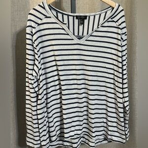 Womens Jessica Simpson striped king sleeve V-neck top - size‎ xl